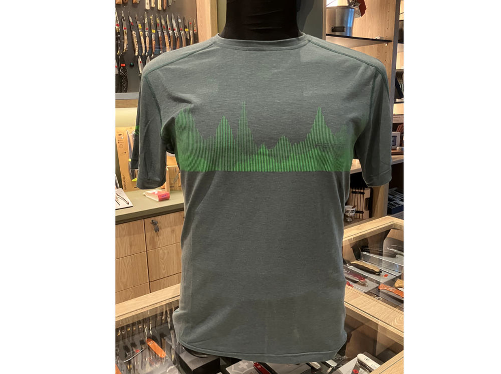 T-shirt Coruel Man colore verde, maniche corte, tessuto misto traspirante a rapida asciugatura, perfetta per sport e trekking.