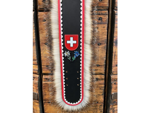 Collare per campana decorato con pelo di tasso, bandiera svizzera, stella alpina e genziana - Caola