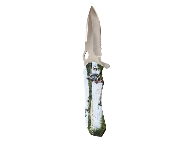 Coltello tattico con in rilievo scena di pesca sul manico.