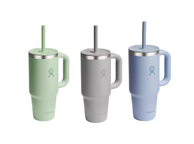 Travel Tumbler Hydro Flask 710 ml con isolamento TempShield™. Mantiene bevande fredde fino a 24 h e calde fino a 12 h. Ideale per viaggio, sport e vita quotidiana.