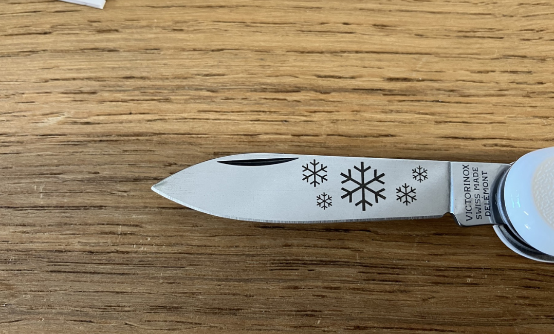 Victorinox Evolution Grip 10  White Christmas - Limited Edition 2016